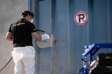 Verf strippen met luchtgommen